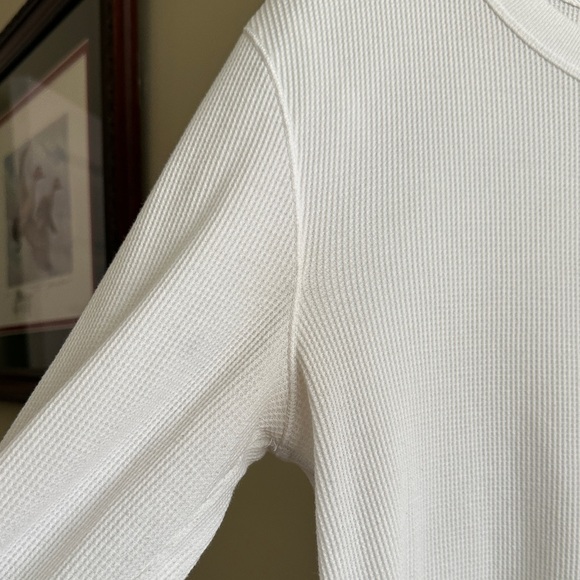 GAP -Bundle: White, Olive, and Gray Long Sleeve Tops - Picture 10 of 16